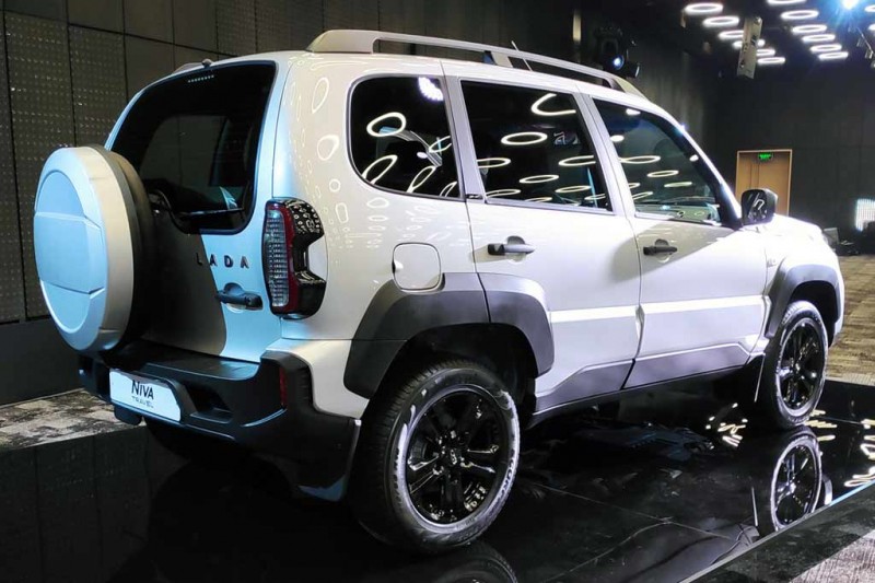 Внедорожник Lada Niva Travel обзавелся особым исполнением Black