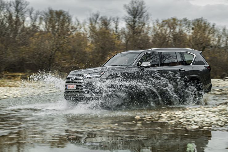 Князь и грязи: первый тест-драйв новейшего рамного &laquo;премиала&raquo; Lexus LX