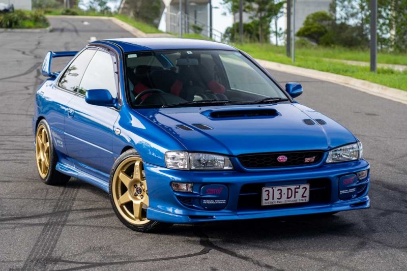 На онлайн-торги выставили сразу два редких Subaru Impreza WRX STI Type R