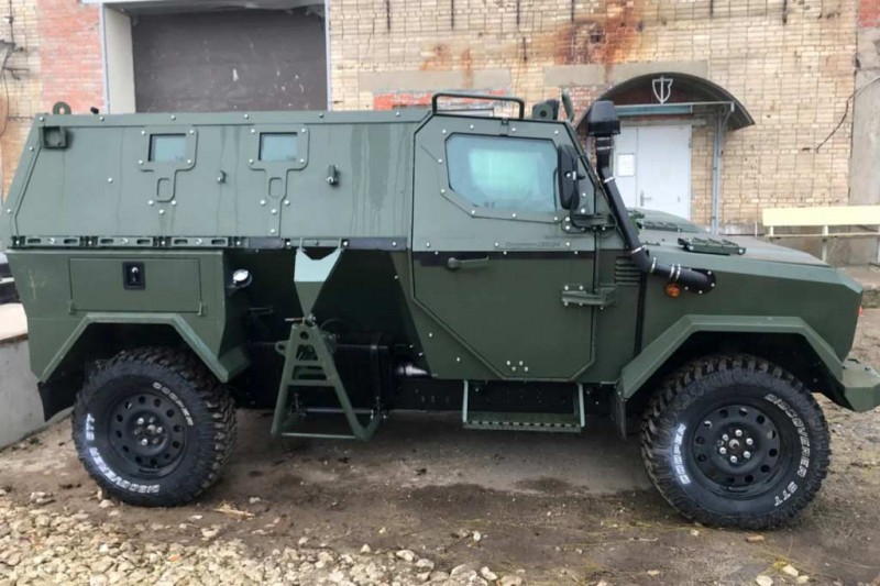Бронированный внедорожник «Скорпион» продают в Москве почти за 5 млн рублей