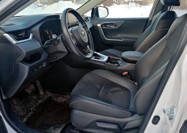 Гребет, как проклятый: зимний тест-драйв Toyota RAV4 пятого поколения
