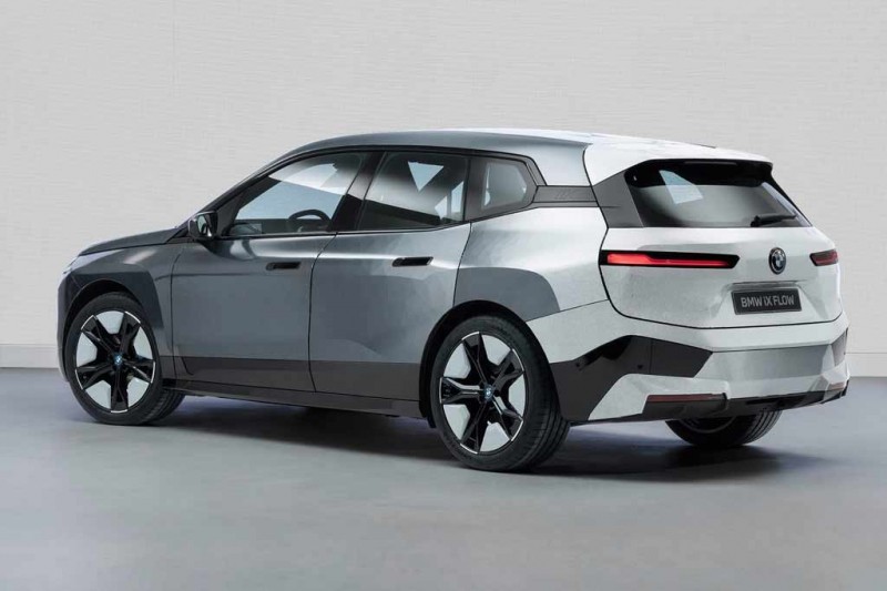 Баварцы показали концепт BMW iX Flow, который умеет менять цвет кузова