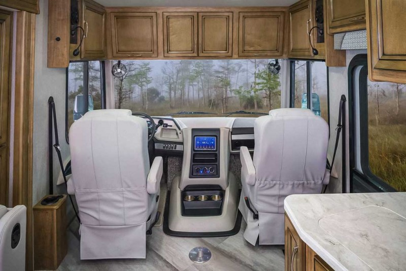 Fleetwood Bounder 35GL: посмотрите на &laquo;умный&raquo; автобус-автодом за 18,3 млн рублей
