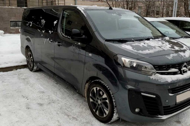 Парковаться на этом авто без парктроников невозможно: да и с ними не так легко