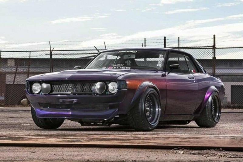 Старенькую Toyota Celica 1977 с массой доработок оснастили мотором от Honda S2000