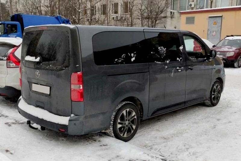 Парковаться на этом авто без парктроников невозможно: да и с ними не так легко