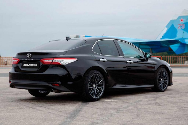 Toyota Camry против KIA K5: напряженная борьба по количеству продаж в 2021-ом
