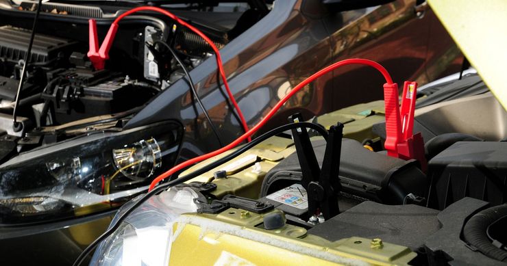 Зачем ушлые автовладельцы обрабатывают аккумулятор антикором