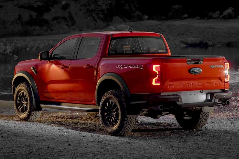 Новый пикап Ford Ranger Raptor 2022 предложили с двумя разными движками