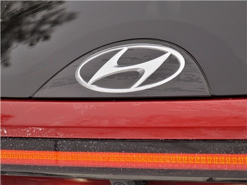 Почему новый Hyundai Tucson выглядит космическим кораблем, но не едет также?