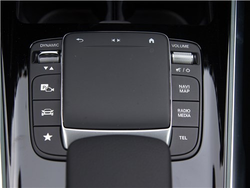 Тест-драйв Mercedes-Benz GLB (поколение I) - Mercedes-Benz GLB: в детский сад на броневичке
