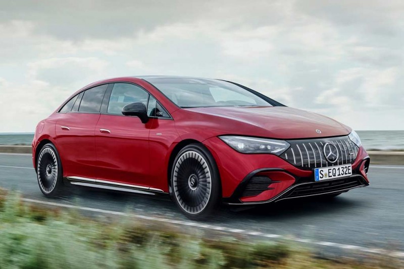 Электрический седан Mercedes-Benz EQE получил сразу две версии от AMG