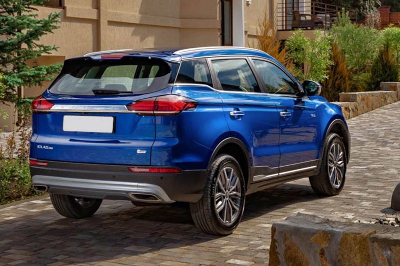 Geely Atlas Pro 2021 стал первым гибридным кроссовером марки в России