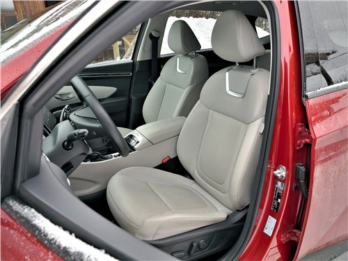Почему новый Hyundai Tucson выглядит космическим кораблем, но не едет также?