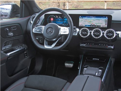 Тест-драйв Mercedes-Benz GLB (поколение I) - Mercedes-Benz GLB: в детский сад на броневичке