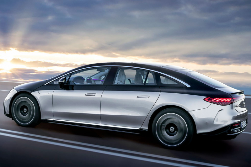 Mercedes-Benz EQS: премиальный электрический лифтбек