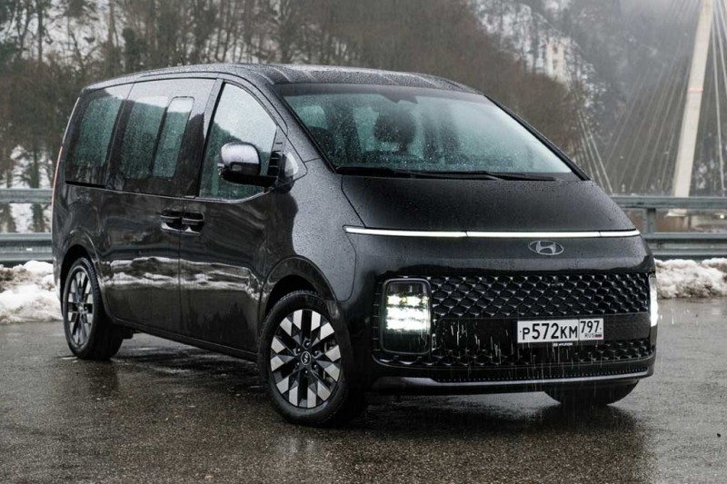 Новый Hyundai Staria добрался до России: названы цены на минивэн и фургон
