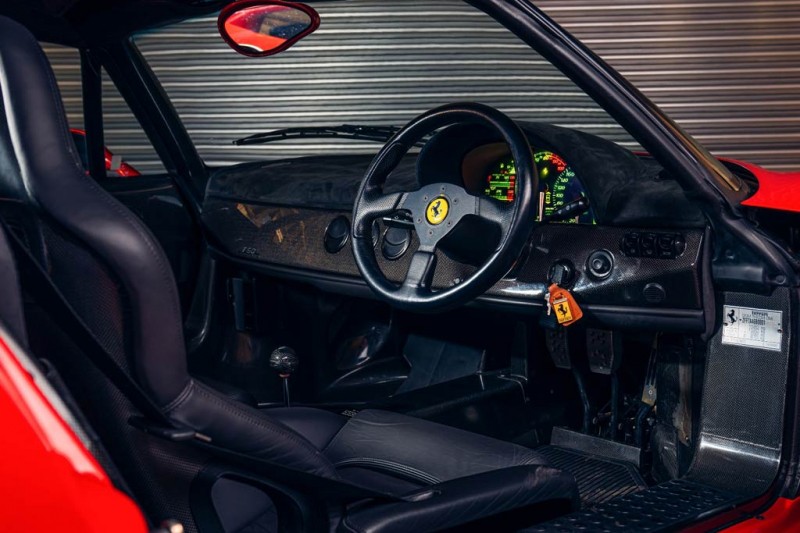 С молотка пустят один из восьми Ferrari F50 с правым расположением руля
