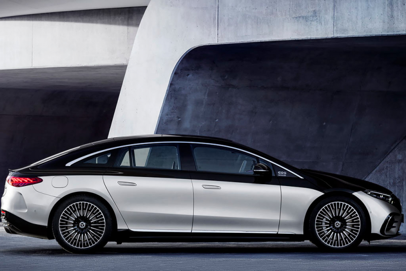 Mercedes-Benz EQS: премиальный электрический лифтбек