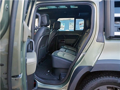 Тест-драйв Land Rover Defender 110 (поколение III) - Особенности преемственности британских аристократов