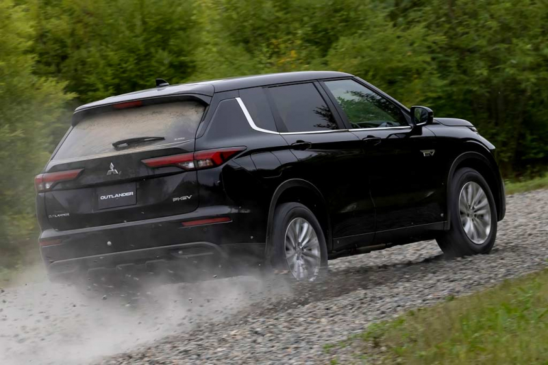 Новый гибридный Mitsubishi Outlander PHEV: еще мощнее и дальнобойнее