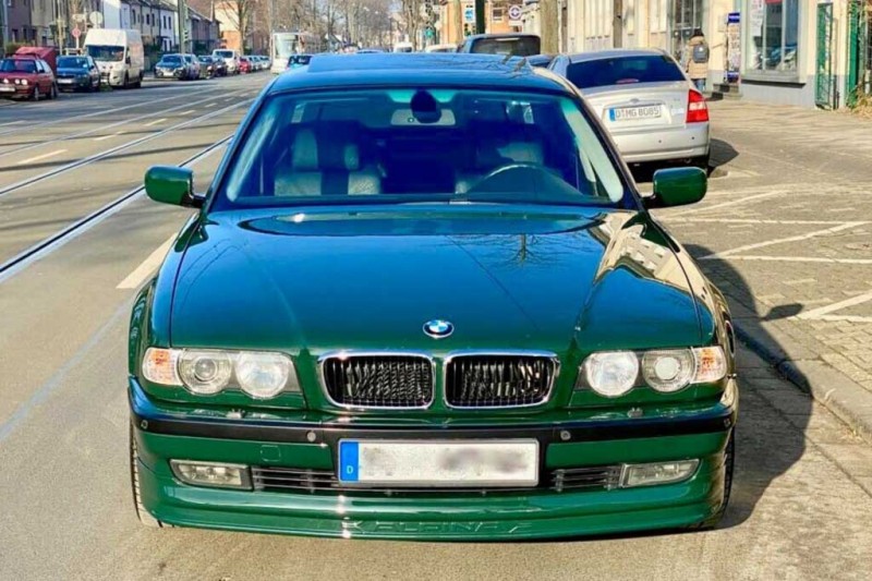 Единственную Alpina B12 6.0 в цвете &laquo;British Racing Green&raquo; продают за 4,3 млн рублей