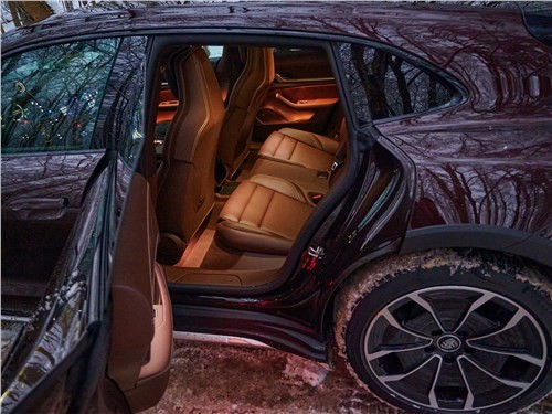 Тест-драйв Porsche Taycan Cross Turismo (поколение I) - Один на один
