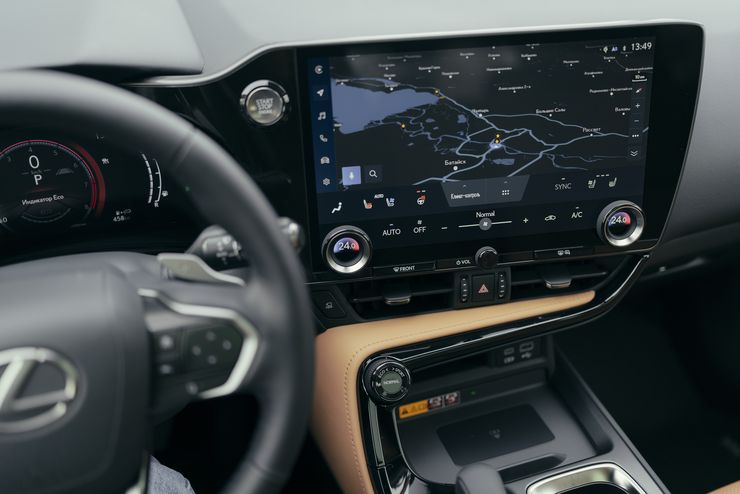 Без пяти процентов новый: первый тест-драйв Lexus NX второго поколения