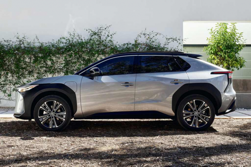 Электрический Toyota bZ4X: первенец &laquo;зеленой&raquo; линейки bZ представлен официально