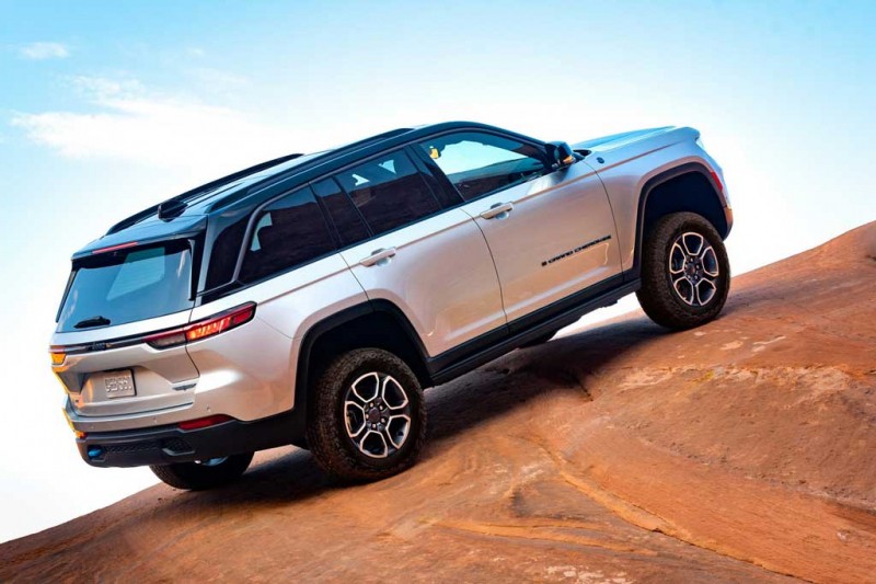 Представлен новый Jeep Grand Cherokee 2022: вскоре внедорожник доберется до РФ