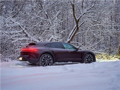 Тест-драйв Porsche Taycan Cross Turismo (поколение I) - Один на один