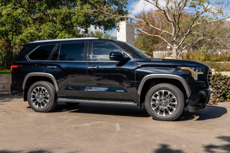 Представлен новый внедорожник Toyota Sequoia 2022 третьего поколения