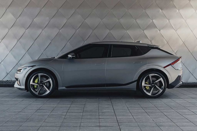 Представлен серийный KIA EV6: электрический кросс-хэтч от корейцев