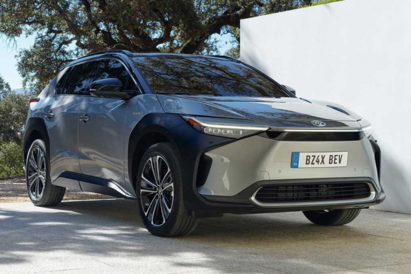 Электрический Toyota bZ4X: первенец «зеленой» линейки bZ представлен официально