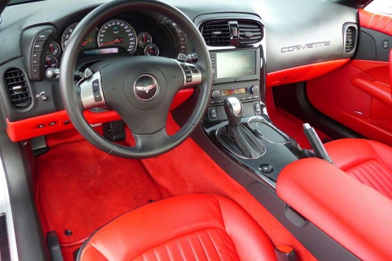 Спецы из Karl Kustoms построили реплику Corvette C2 на базе более современной модели