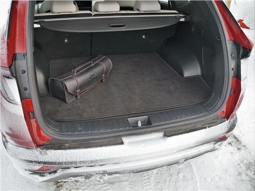 Почему новый Hyundai Tucson выглядит космическим кораблем, но не едет также?