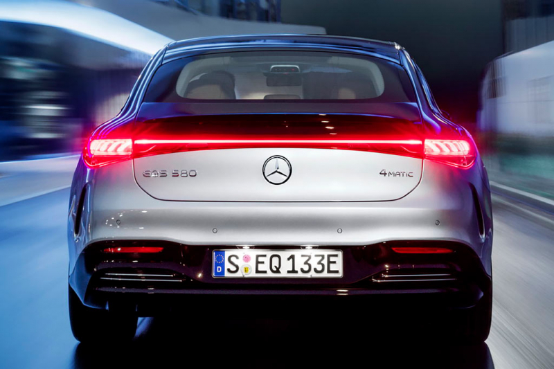 Mercedes-Benz EQS: премиальный электрический лифтбек