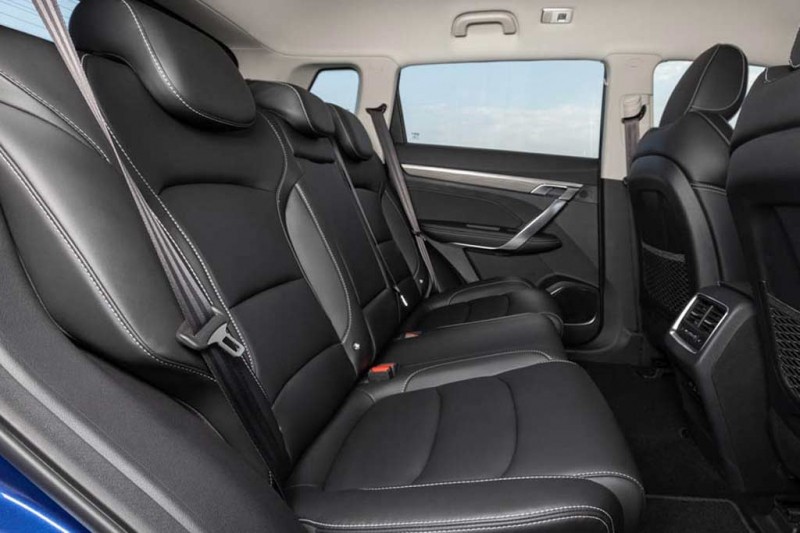 Geely Atlas Pro 2021 стал первым гибридным кроссовером марки в России
