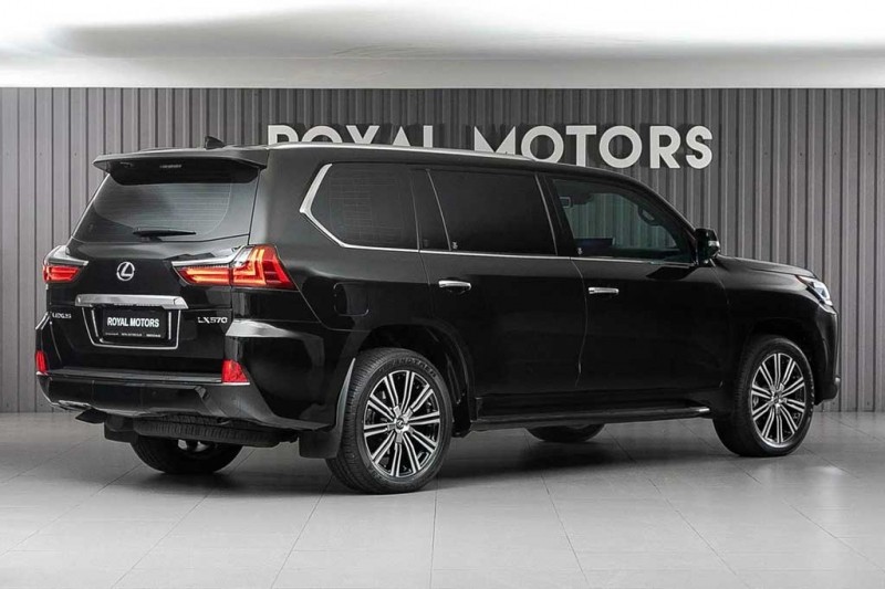 Lexus за 22 млн рублей: в продаже лимузин на базе внедорожника LX 570