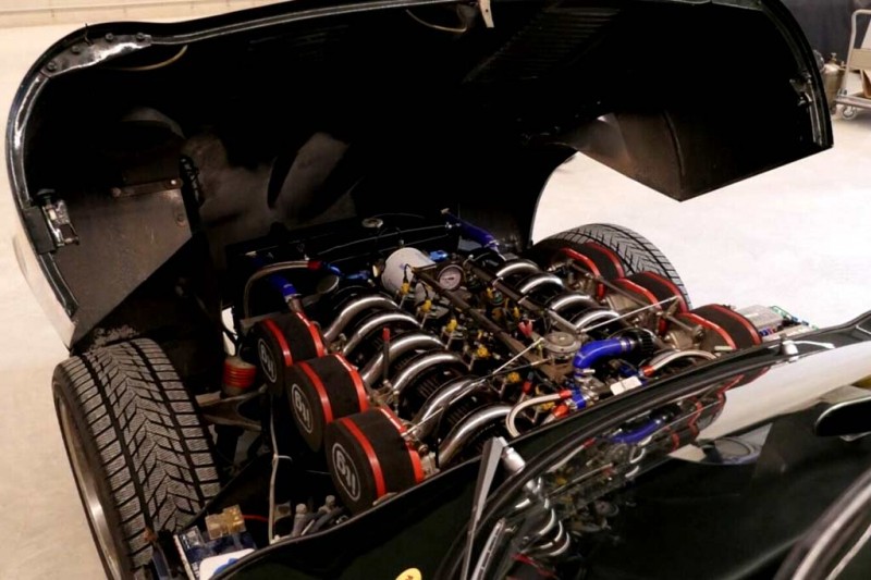 Рестомод Jaguar E-Type 1971 года с 8,5-литровым мотором V12 оценили в 22,5 млн руб