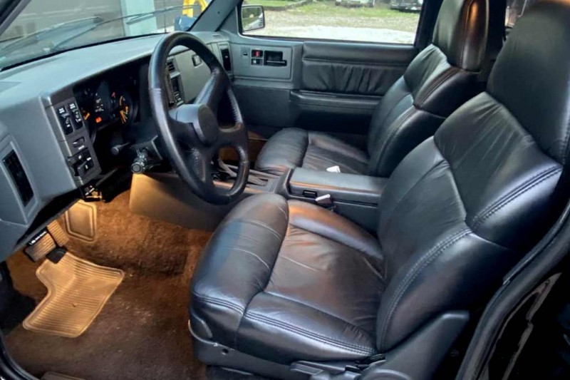 На торги выставлен GMC Typhoon 1993 без пробега: до сотни едет за 5,3 секунды