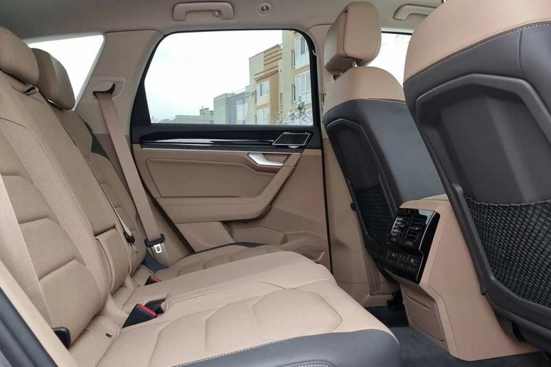 VW Touareg машина в принципе машина неплохая: но после LX 570 как-то не очень