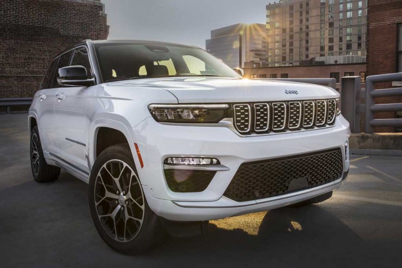 Представлен новый Jeep Grand Cherokee 2022: вскоре внедорожник доберется до РФ