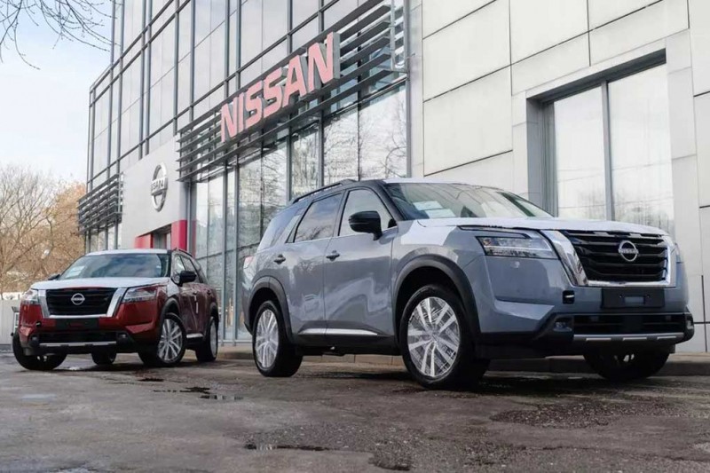 В России начались продажи Nissan Pathfinder 2022: машины добрались до дилеров