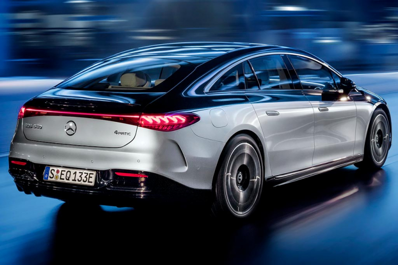Mercedes-Benz EQS: премиальный электрический лифтбек