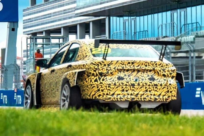 Обновленную версию гоночной Lada Vesta Sport TCR случайно рассекретили в сети