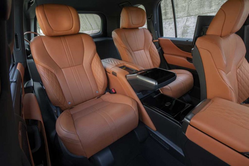 Озвучены комплектации и цены на новый Lexus LX 2022 для России
