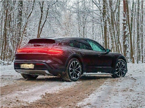 Тест-драйв Porsche Taycan Cross Turismo (поколение I) - Один на один