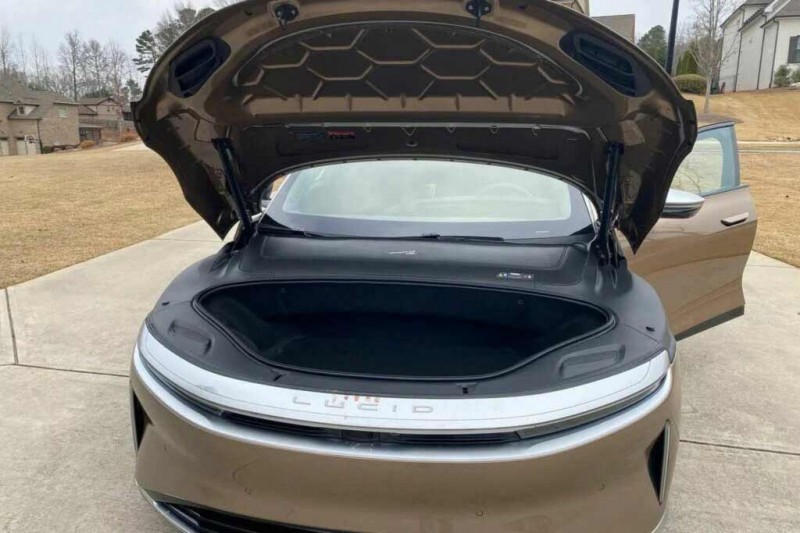 В России предлагают купить американский электрокар Lucid Air: цена выше 23 миллионов