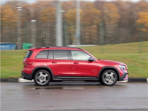 Тест-драйв Mercedes-Benz GLB (поколение I) - Mercedes-Benz GLB: в детский сад на броневичке